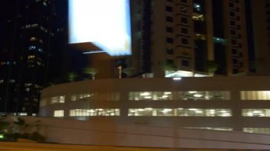 Dubai sokaklarda sürme araba