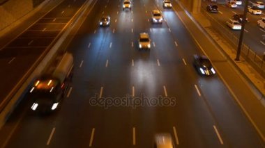 Dubai marina Bay gece trafik