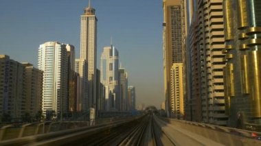  Dubai metro tren yüksek yolculuğu