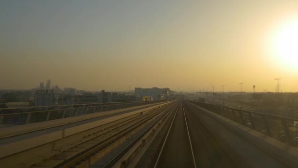Dubai metro trem de alta viagem — Vídeo de Stock