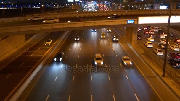두바이의 밤 교통 파노라마 — 비디오