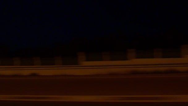 ドバイ マリーナ湾の夜のトラフィック — ストック動画