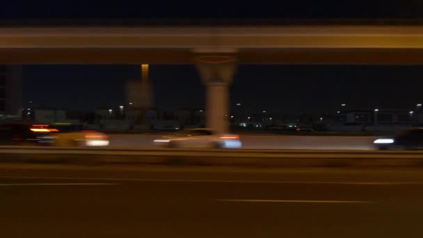Tráfico nocturno de la bahía de Dubai Marina — Vídeos de Stock