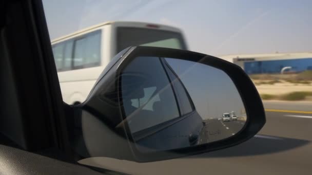 Abu Dabi Caddesi'ndeki trafik — Stok video