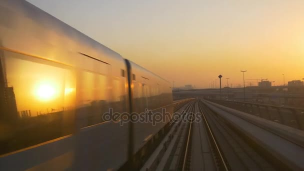 Dubai metro trem de alta viagem — Vídeo de Stock