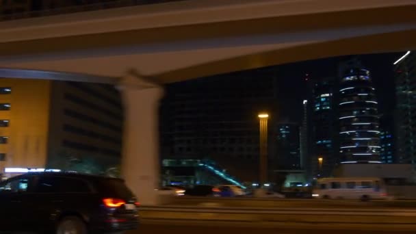 Traffico notturno della baia di Dubai Marina — Video Stock