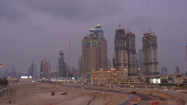 Noc ruchu panorama Dubaju — Wideo stockowe
