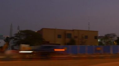 Geceleri aydınlatılan Dubai şehir