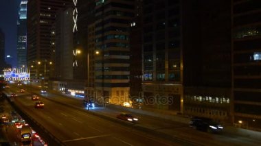 Geceleri aydınlatılan Hong Kong şehir