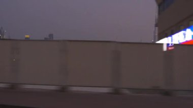 Geceleri aydınlatılan Dubai şehir