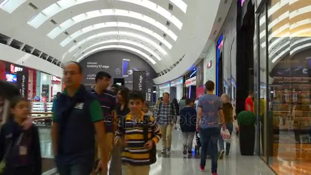 Shopping mall in Dubai stad — Stockvideo