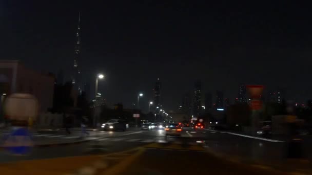 Dubai cidade iluminada à noite — Vídeo de Stock