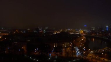 Geceleri aydınlatılan Vilnius şehir
