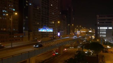 Geceleri aydınlatılan Hong Kong şehir