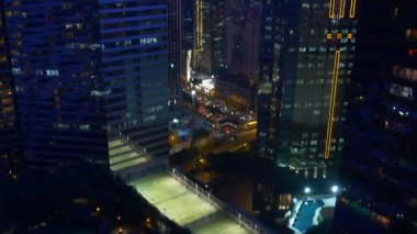 Geceleri aydınlatılan Hong Kong şehir