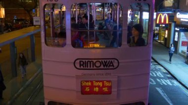 Geceleri aydınlatılan Hong Kong şehir