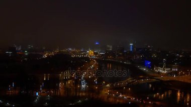 Geceleri aydınlatılan Vilnius şehir