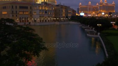 Geceleri aydınlatılan Macau şehir