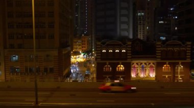 Geceleri aydınlatılan Hong Kong şehir