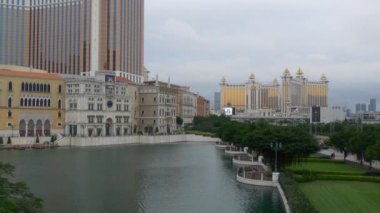 su, Macau yakınındaki binalar