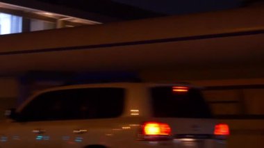 Geceleri aydınlatılan Dubai şehir