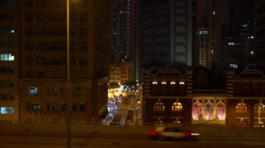 Geceleri aydınlatılan Hong Kong şehir