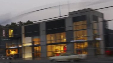 Geceleri aydınlatılan Dubai şehir