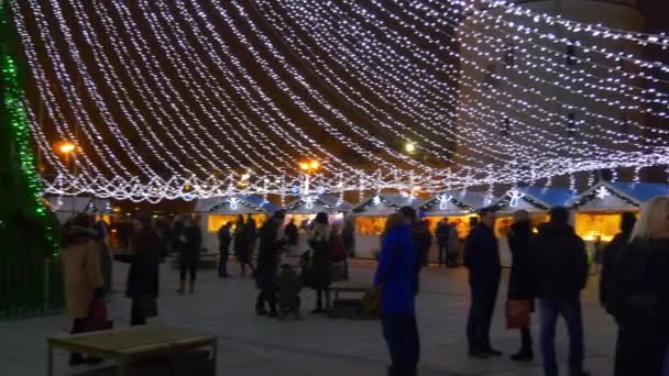 Világító karácsonyi dekorációs Vilnius — Stock videók