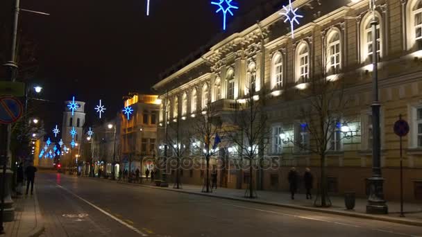 Vilnius verlicht in Kerstdecoratie — Stockvideo