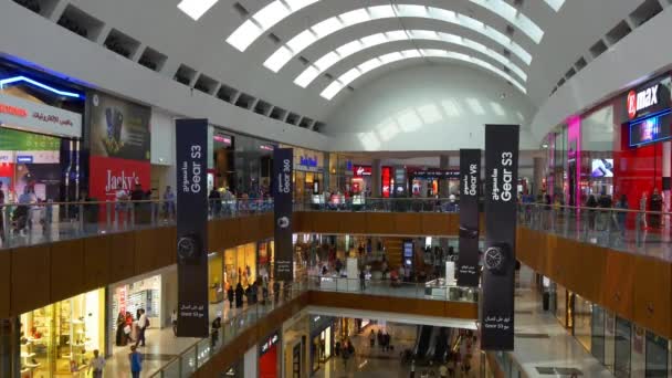 Centro commerciale nella città di Dubai — Video Stock