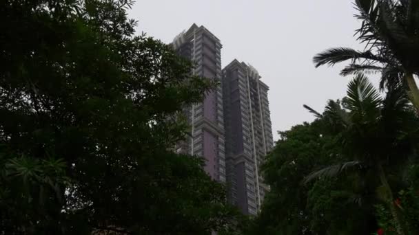 Byggnader vid molnigt tid på Macau — Stockvideo