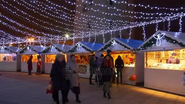 Világító karácsonyi dekorációs Vilnius — Stock videók
