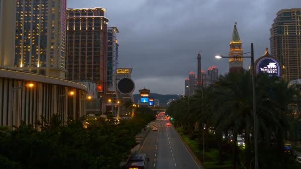 Ciudad de Macao iluminada por la noche — Vídeos de Stock