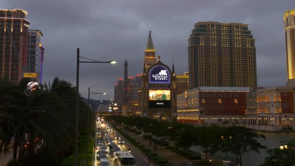 Ciudad de Macao iluminada por la noche — Vídeos de Stock