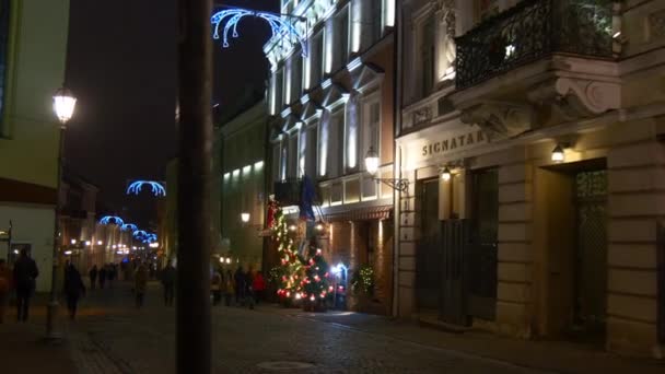 Vilna iluminada en decoración navideña — Vídeos de Stock