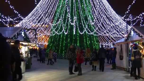 Vilnius, oświetlone w świątecznych dekoracji — Wideo stockowe