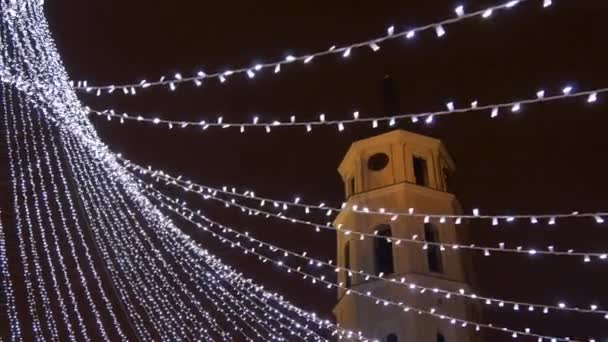 Βίλνιους φωτίζεται με Χριστουγεννιάτικη διακόσμηση — Αρχείο Βίντεο
