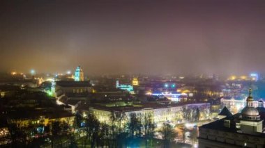 Geceleri aydınlatılan Vilnius şehir
