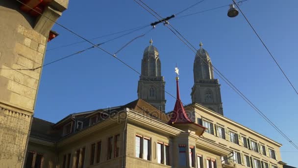 Zürih'te grossmunster Kilisesi — Stok video