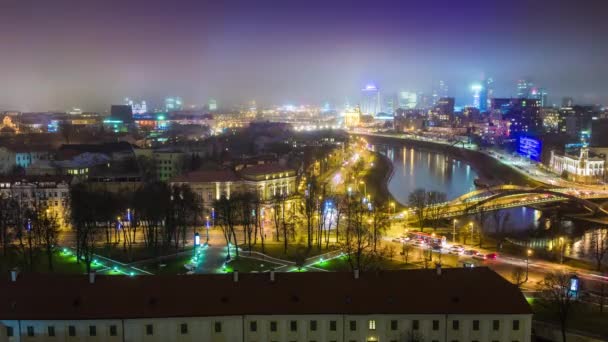 Vilnius Stadt nachts beleuchtet — Stockvideo