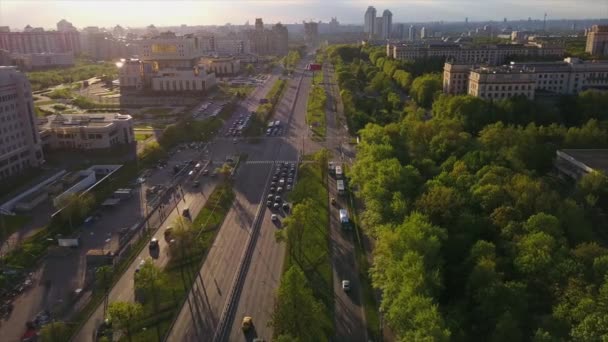 Moskoe stadsgezicht verkeer panorama — Stockvideo