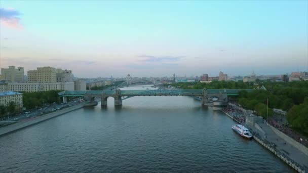 Moskoe stadsgezicht verkeer panorama — Stockvideo