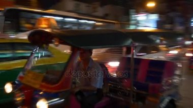 gece Bangkok şehir sokak trafik