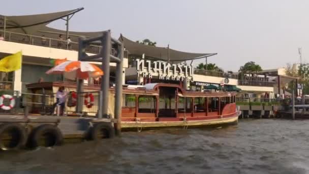 水からのバンコク市街 — ストック動画