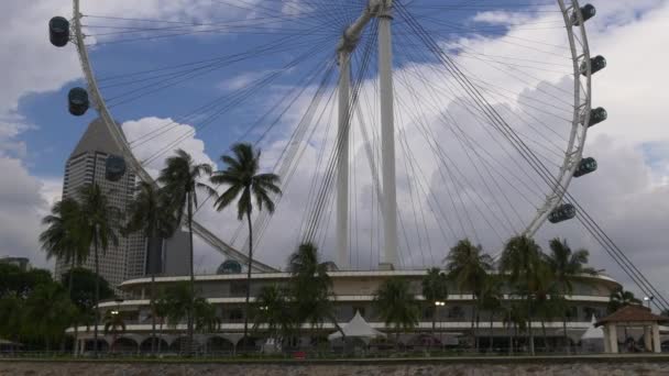 Singapore Marina Bay with ferris wheel — Stock Video