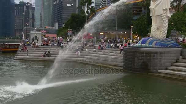 著名的鱼尾狮喷泉 — 图库视频影像