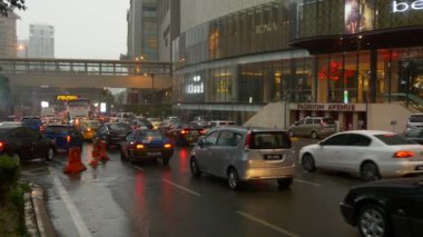 Yağmurlu bir gün şehirde Hong Kong