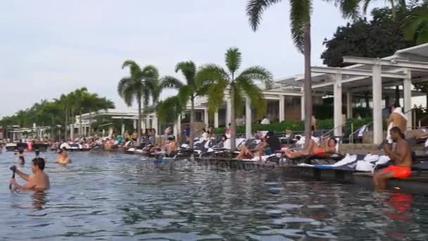 Famoso hotel de areias marina baía — Vídeo de Stock