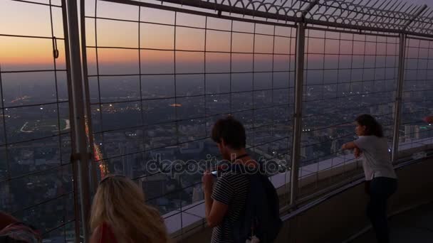 Banguecoque cidade ao pôr do sol com as pessoas — Vídeo de Stock