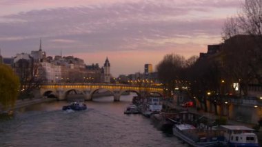 Paris 'te Seine nehri 